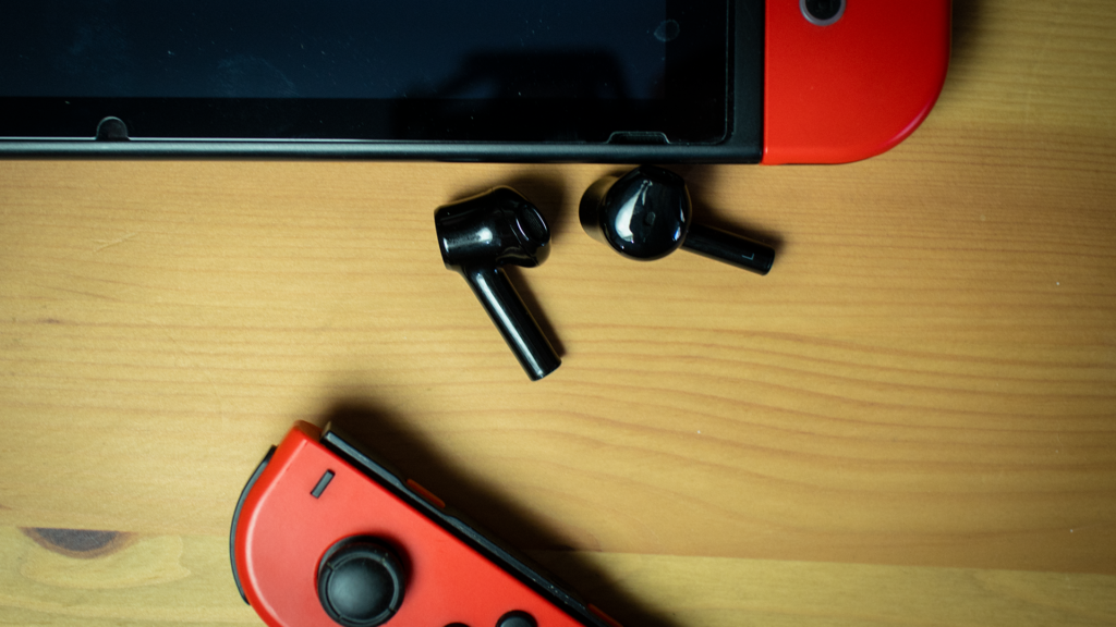 Hammerhead TWS X Headphones switch