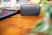 Jabra Elite 4 ביקורת: אוזניות לקהל הרחב Jabra Elite 4