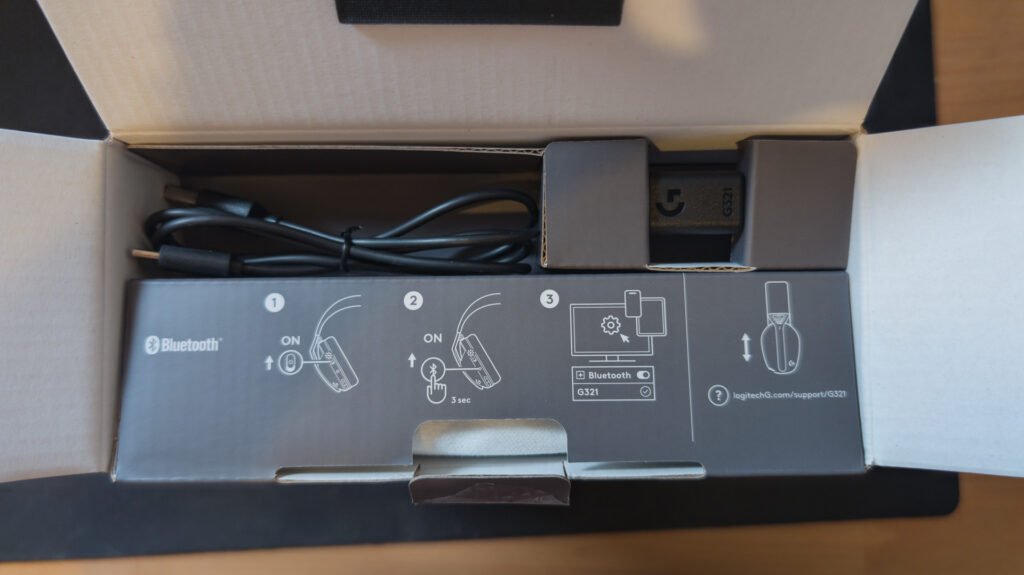 Logitech G321 Lightspeed In the box