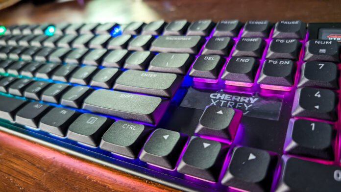 Cherry XTRFY MX 10.1 Wireless tight spacing