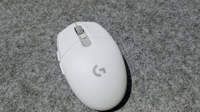 Logitech G305 X Superlight Mouse side buttons and scroll wheel